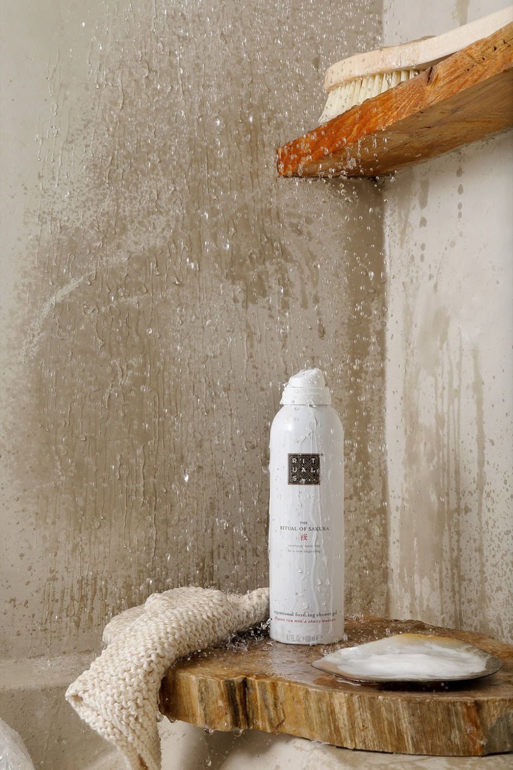 The Ritual of Sakura Foaming Shower Gel