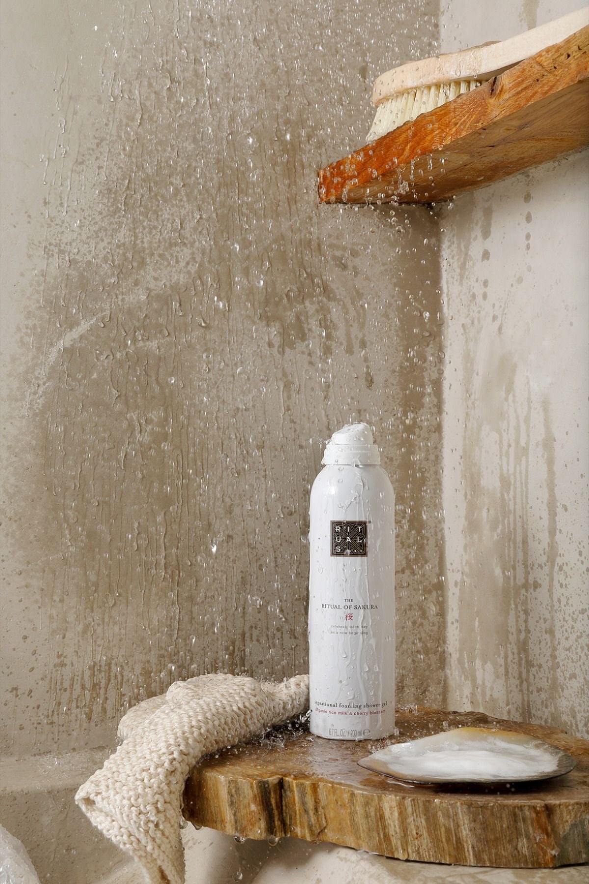 The Ritual of Sakura Foaming Shower Gel